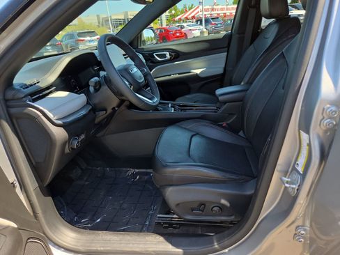 Used 2023 Jeep Compass Limited w/ Elite Group AWD/4WD image 19