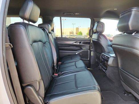 Used 2024 Jeep Wagoneer Series II w/ Flexible Seating Group image 14