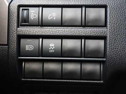 Used 2025 Toyota Tacoma SR5 AWD/4WD image 24