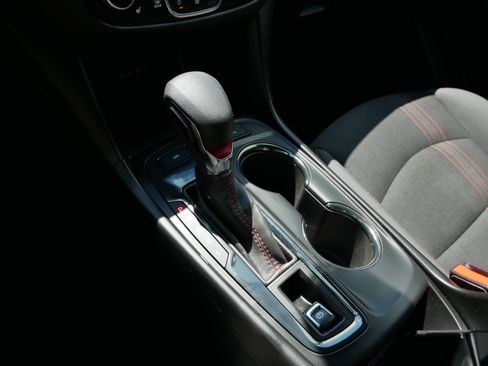 Used 2022 Chevrolet Equinox RS w/ Infotainment Package AWD/4WD image 24