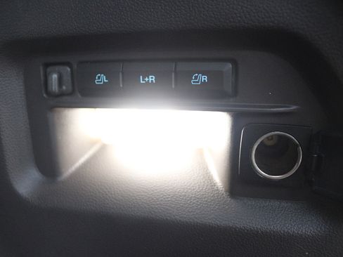 Used 2020 Ford Explorer Platinum w/ Premium Technology Package image 33