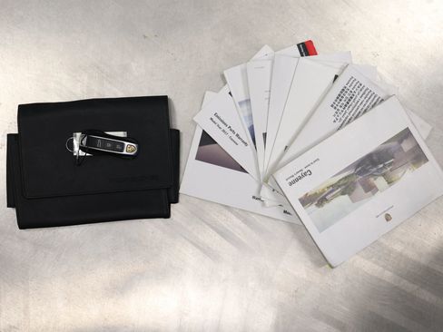 Used 2019 Porsche Cayenne E-Hybrid Sport Utility 4D image 5