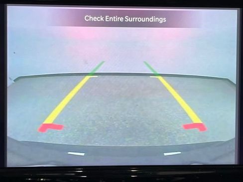 Used 2023 Chrysler Pacifica Limited FWD image 32