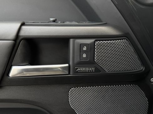 Used 2023 Land Rover Defender 110 image 94