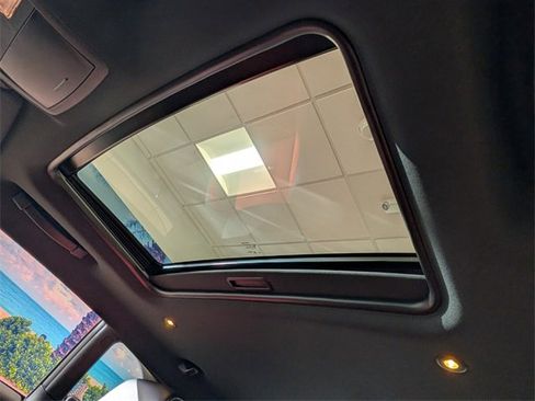 Used 2016 Dodge Challenger SRT Hellcat image 21