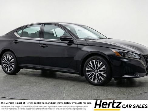 Used 2025 Nissan Altima 2.5 SV FWD image 1