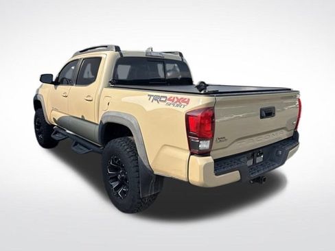 Used 2019 Toyota Tacoma TRD Sport AWD/4WD image 7