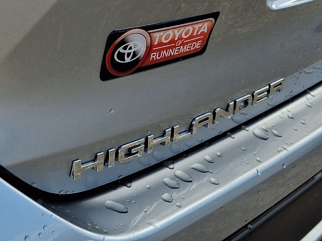 Used 2025 Toyota Highlander XSE AWD/4WD image 31