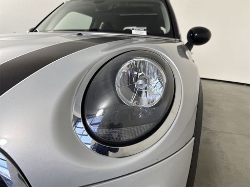 Used 2019 MINI Cooper 2-Door Hardtop image 11