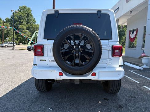 Certified 2022 Jeep Wrangler Unlimited Sahara AWD/4WD image 8