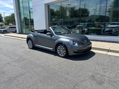 Used 2013 Volkswagen Beetle TDI FWD image 2