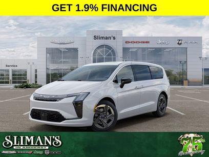 New 2027 Chrysler Pacifica Limited w/ Trailer Tow Group