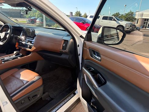 Used 2023 Nissan Pathfinder Platinum AWD/4WD image 29