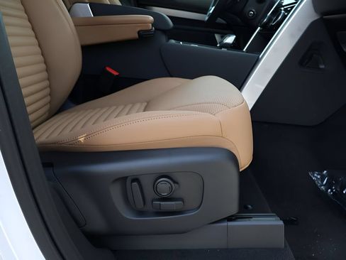 New 2026 Land Rover Discovery Limited Edition AWD/4WD image 10