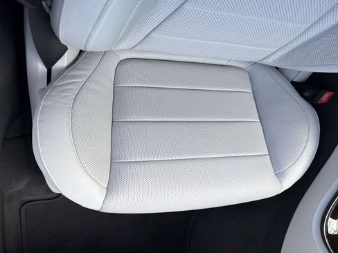 Used 2023 Mercedes-Benz E 350 Sedan image 17
