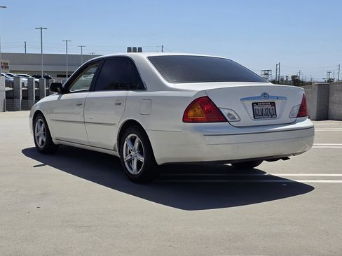 Used 2000 Toyota Avalon XL FWD image 5