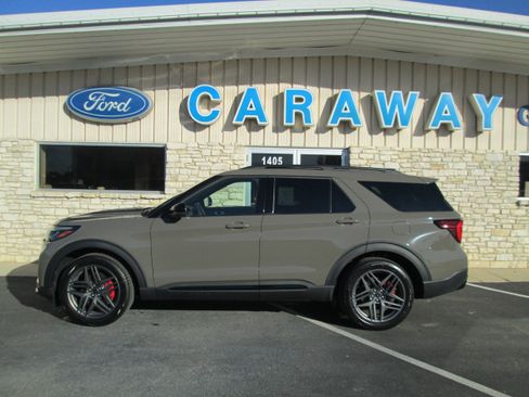 New 2026 Ford Explorer ST RWD image 2