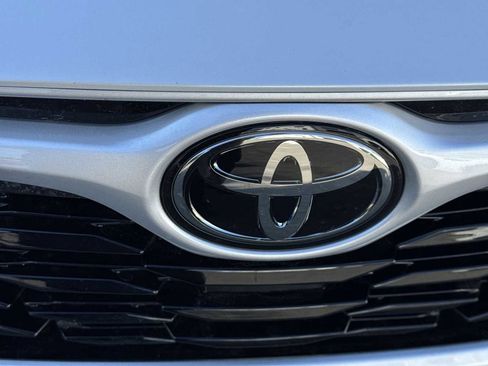 Used 2024 Toyota Highlander LE image 11