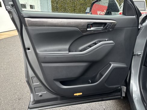 Certified 2026 Toyota Highlander Platinum image 18