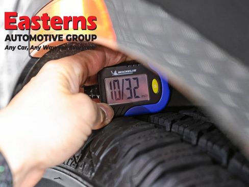 Used 2023 Chrysler Pacifica Touring-L FWD image 28