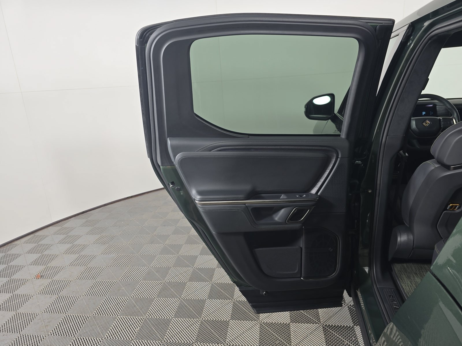 Used 2024 Rivian R1T Adventure Dual AWD/4WD image 17
