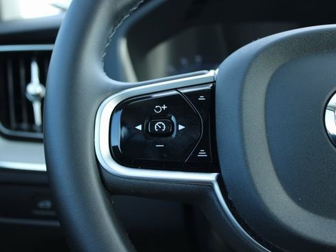 Used 2025 Volvo XC60 B5 Plus image 25