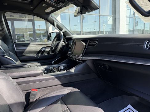 Used 2024 Jeep Wagoneer L Series III w/ Premium Group I image 24