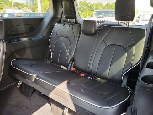 New 2026 Chrysler Pacifica Limited w/ S Appearance Package image 17