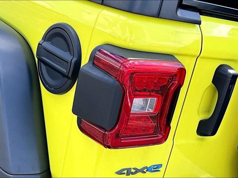 Used 2024 Jeep Wrangler Unlimited Rubicon 4xe AWD/4WD image 29