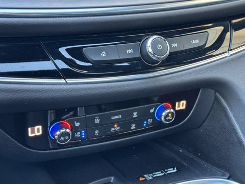 Certified 2024 Buick Enclave Avenir FWD image 22