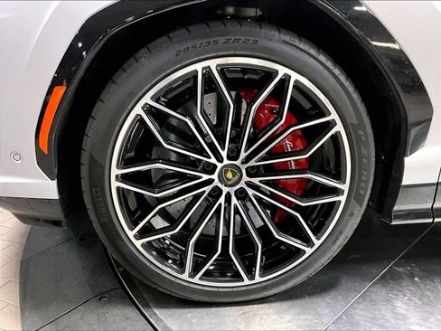 Used 2025 Lamborghini Urus SE image 14