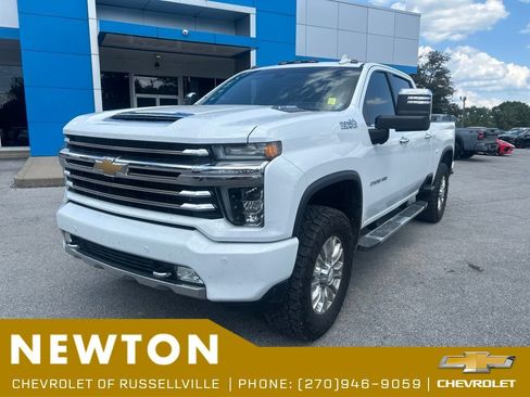 Used 2020 Chevrolet Silverado 2500 High Country w/ Technology Package AWD/4WD image 3
