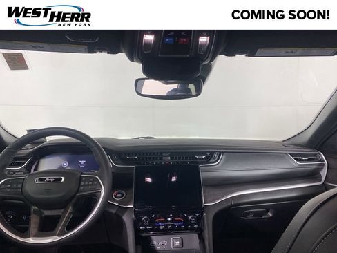 Used 2024 Jeep Grand Cherokee Limited image 17