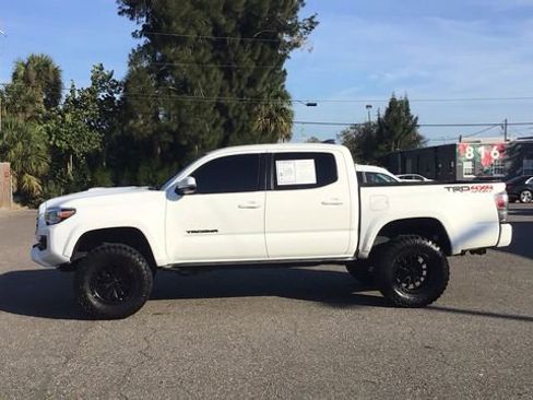 Used 2020 Toyota Tacoma TRD Sport image 8