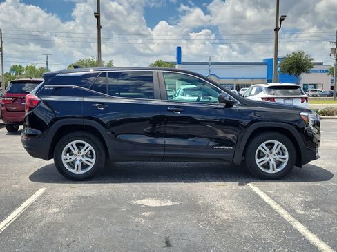 Used 2024 GMC Terrain SLE FWD image 8