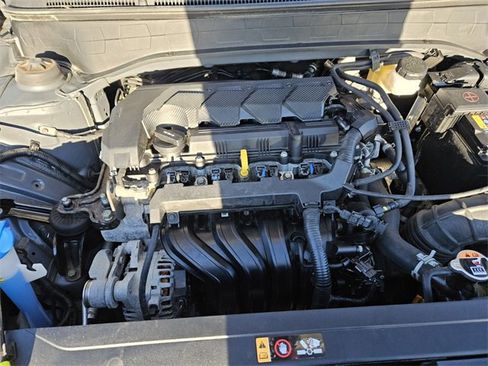 Used 2023 Hyundai Venue SEL image 16