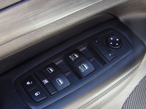 Used 2019 Jeep Grand Cherokee Altitude image 10