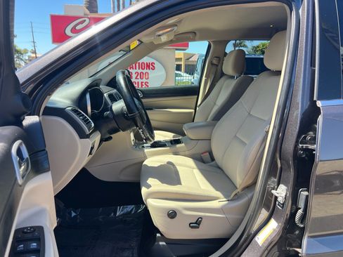 Used 2021 Jeep Grand Cherokee Laredo RWD image 15
