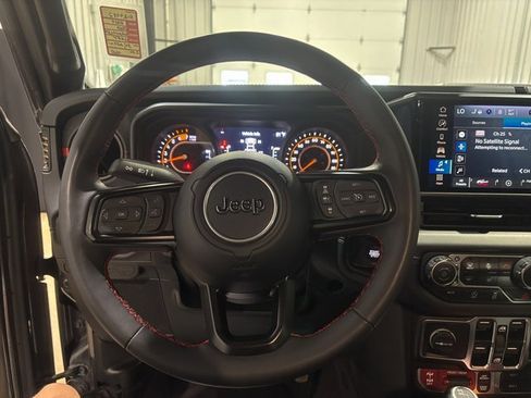 Used 2024 Jeep Wrangler Unlimited Rubicon w/ Convenience Group image 16