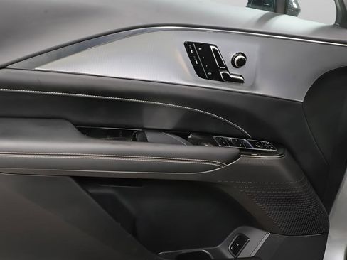 Used 2024 Cadillac Lyriq Tech image 19