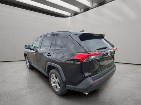 Used 2022 Toyota RAV4 LE AWD/4WD image 3