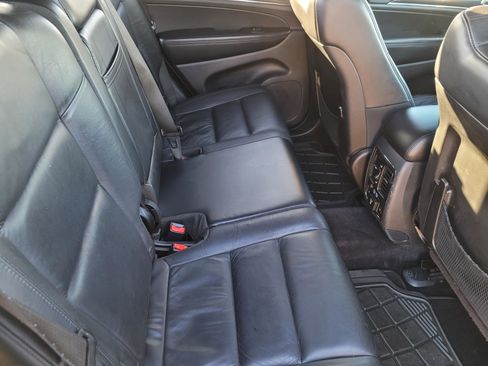 Used 2018 Jeep Grand Cherokee Limited image 13