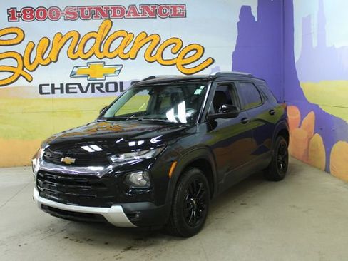 Used 2023 Chevrolet TrailBlazer LT w/ Convenience Package AWD/4WD image 2