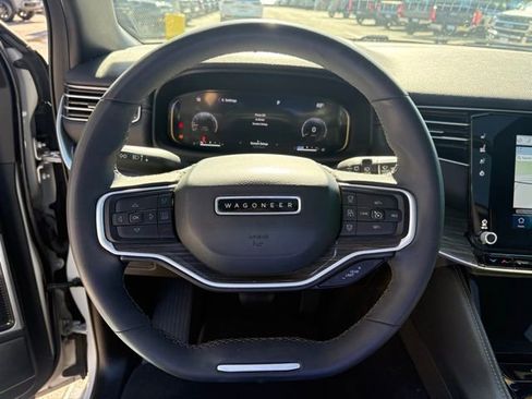 Used 2022 Jeep Wagoneer Series III w/ Premium Group I image 13