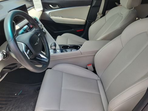 Used 2025 Genesis G70 2.5T RWD image 10