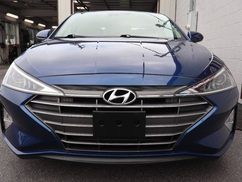 Used 2020 Hyundai Elantra SE FWD image 2