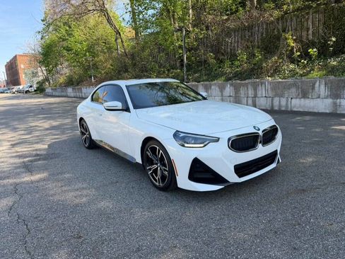 Used 2022 BMW 230i Coupe w/ M Sport Package image 2