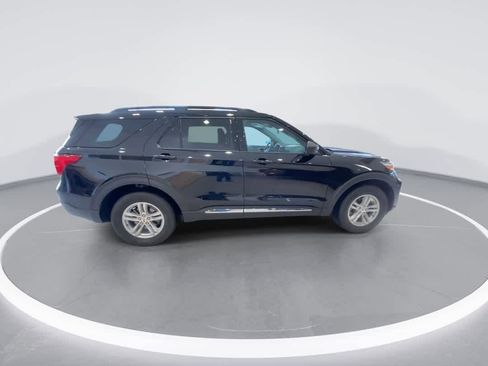 Used 2023 Ford Explorer XLT image 9