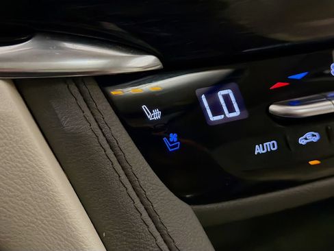 Used 2020 Cadillac XT6 Premium Luxury FWD image 38