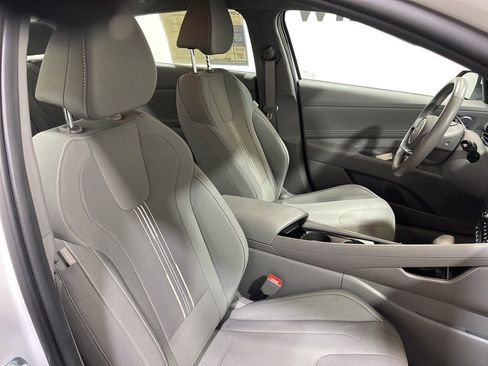 Used 2025 Hyundai Elantra SEL image 11
